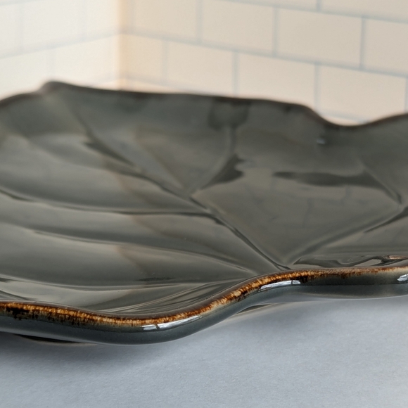 Cindy Crawford leaf plate, ceramic olive green autumn leaf dish - Picture 4 of 8